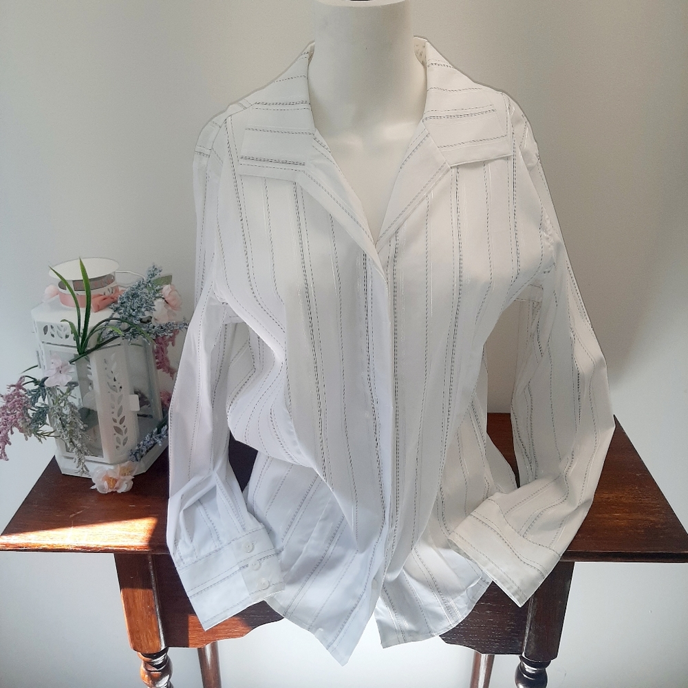 CHICO'S Button down blouse